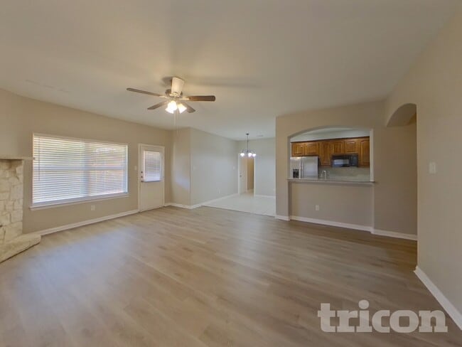 Photo - 203 Happy Ln