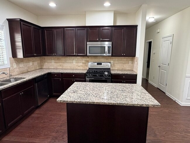 Photo - 308 Privet Cir