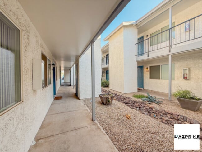 Photo - FREE FIRST MONTH'S RENT MOVE IN SPECIAL! Inviting 2/1 Phoenix Apartment with Modern Comforts!