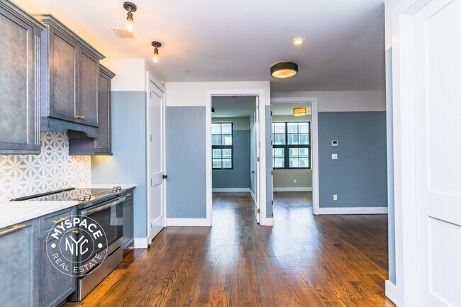 Photo - 187 Kent Ave Unidad 605