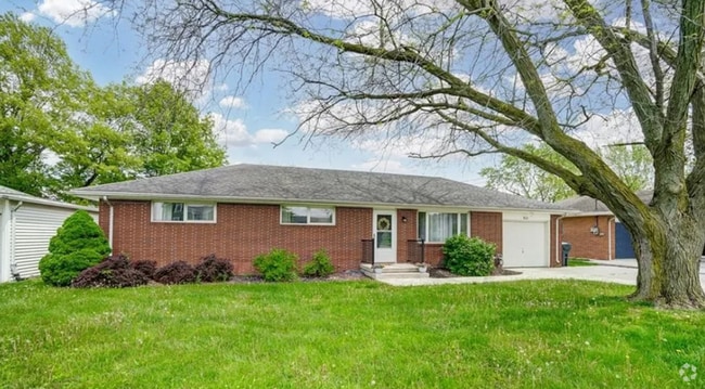 Building Photo - Brick Ranch in Bowling Green Rental