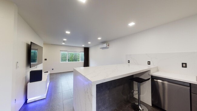 Photo - 3000 Nicol Ave