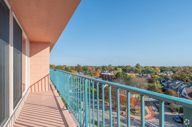 1 BD, 1 BA - 513SF - Balcony - Harbour View Apartments