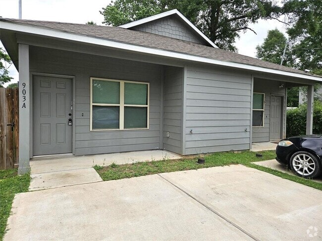 Building Photo - 903 Reeves St Rental