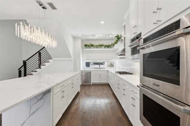 Photo - 6441 Royalton Dr