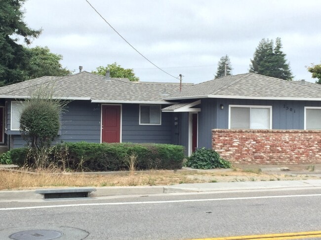 2499 Capitola Ave