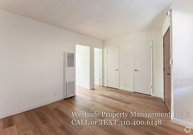 Building Photo - Prime Location Across From Santa Monica Co... Unit 30 Rental