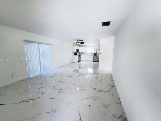 Building Photo - 133 SE 2nd Ave Unit 2