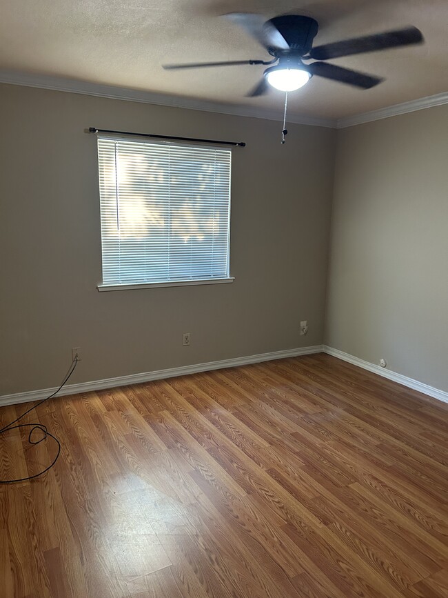 Photo - 4439 Myrtle Ave