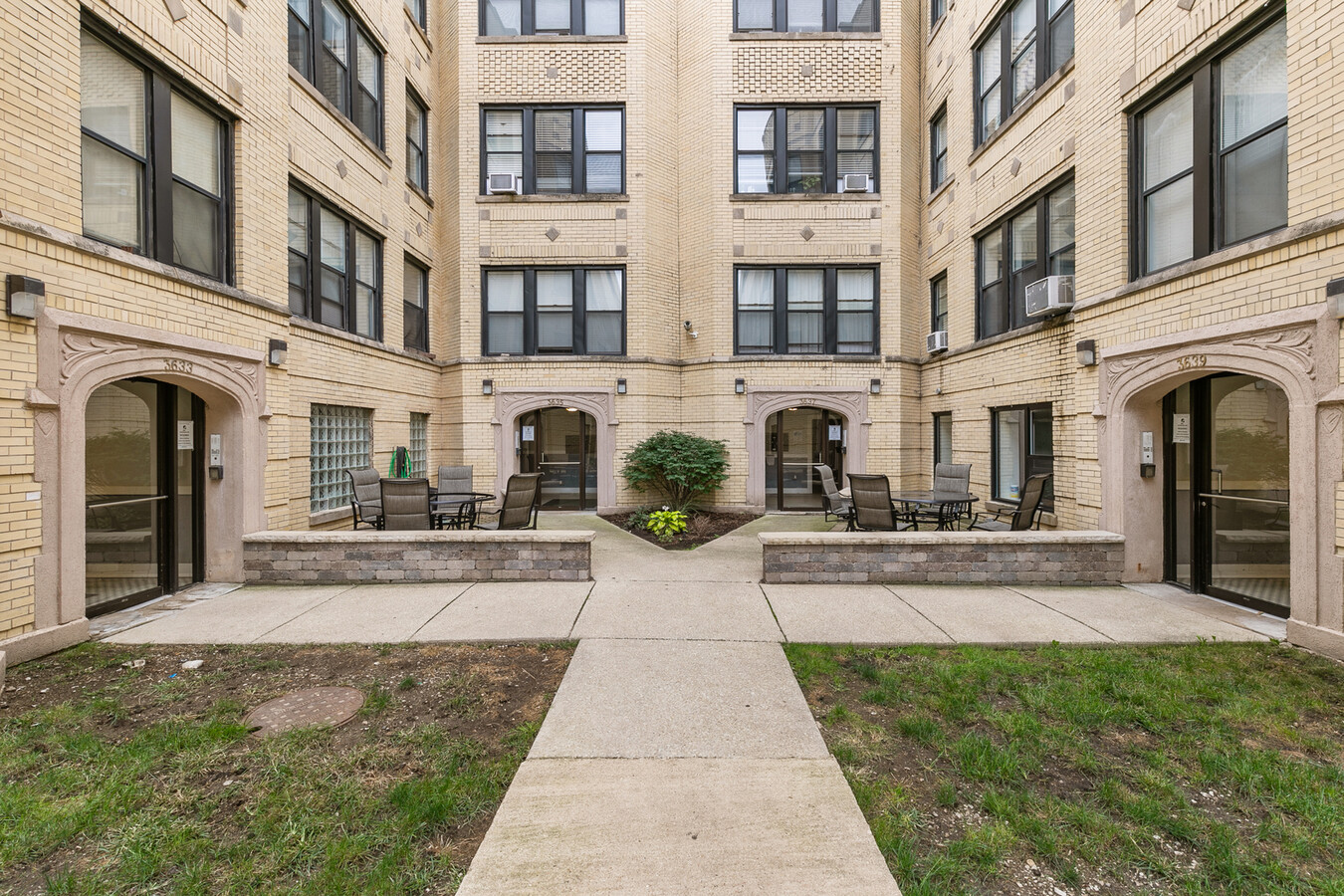 Photo - 3639 W Dickens Ave Unidad 3A Rental