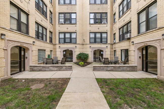 Photo - 3631 W Dickens Ave Condo Unit 1B