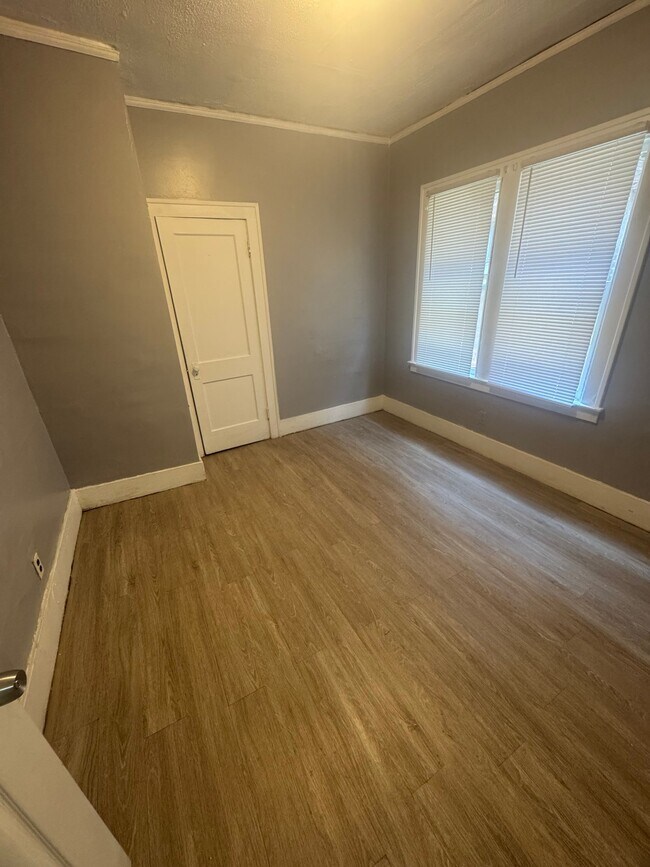 Photo - 11344 Belleterre Ave Unit Apt 1