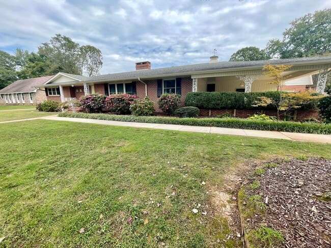 Photo - 3 bedroom 2.5 bath in the heart of Athens!...