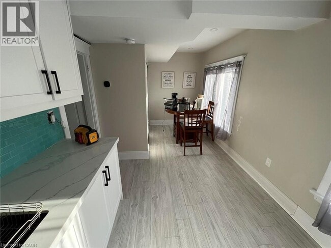 Photo - 155 Wentworth St S