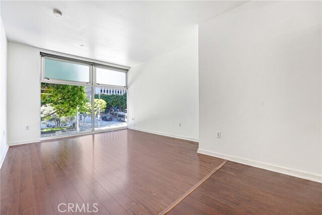 Photo - 630 W 6th St Unidad 216