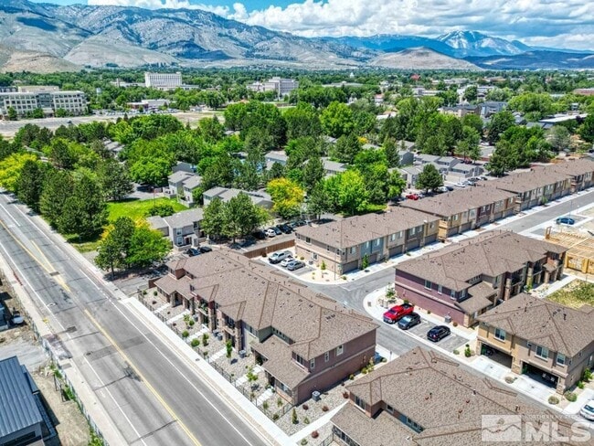 Photo - Townhome short drive to freeway. 3 bedroom 2 1/2 baths