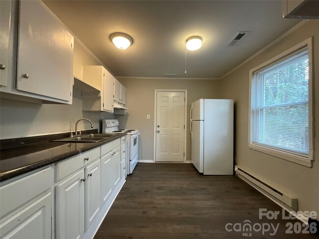 Photo - 1742 Academy St