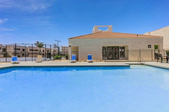 Cove on 44th Apartments