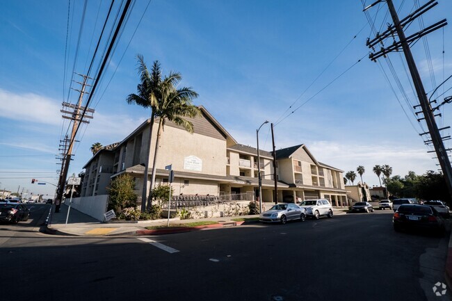 Building Photo - South Frampton Apartments