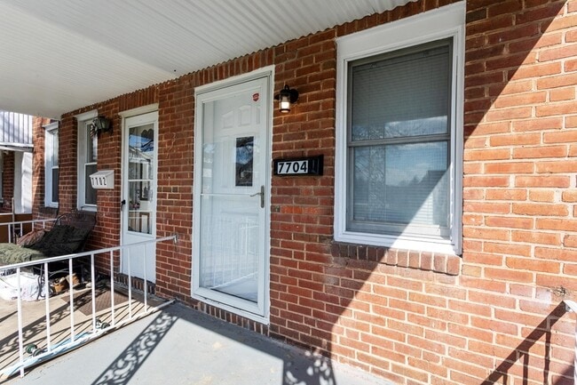 Photo - 7704 Gough St