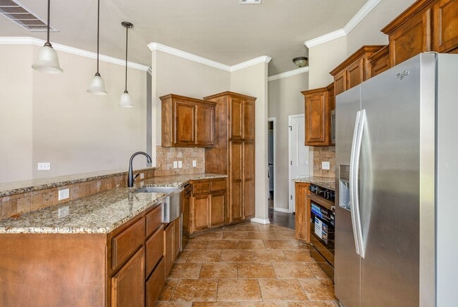 Photo - Charming home in Montague + 3 bedrooms + 3 car garage