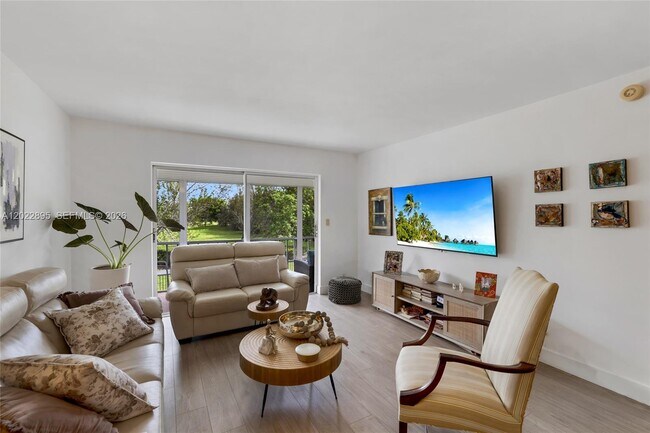 Photo - 950 Hillcrest Dr Unit 212