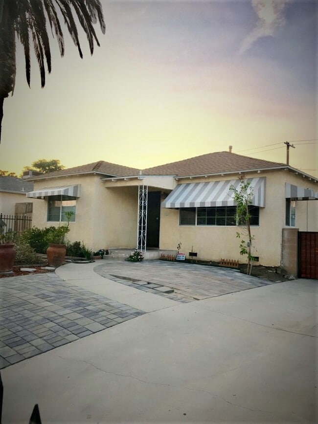 11127 Tiara St