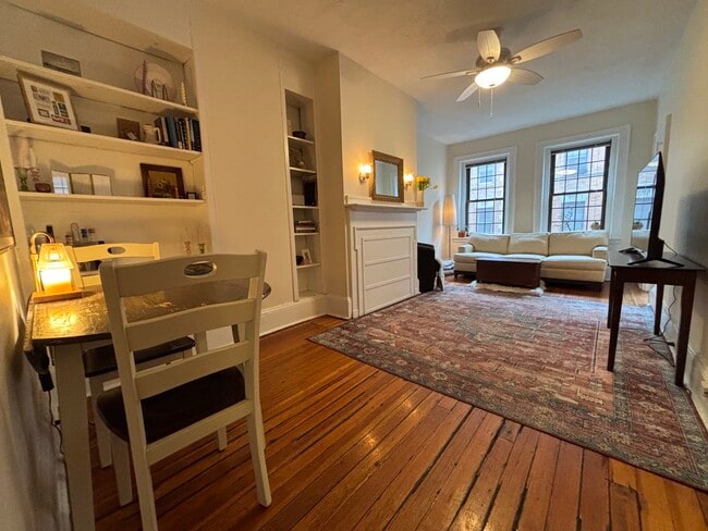 Building Photo - 2 Myrtle St Unit 2