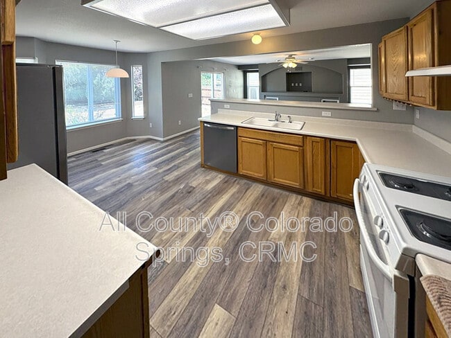 Photo - 5859 Instone Cir