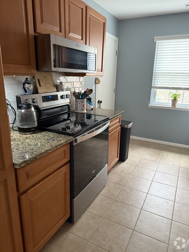 Building Photo - 32 Village Walk Rental