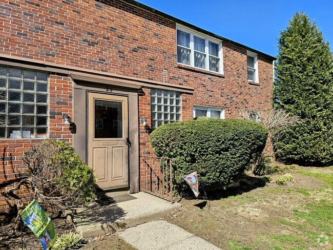 Building Photo - 24 Surrey Rd Unit 1 Rental