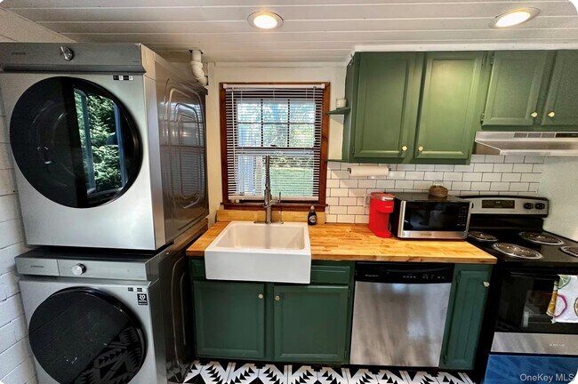 Photo - 332 Canoe Pl Rd