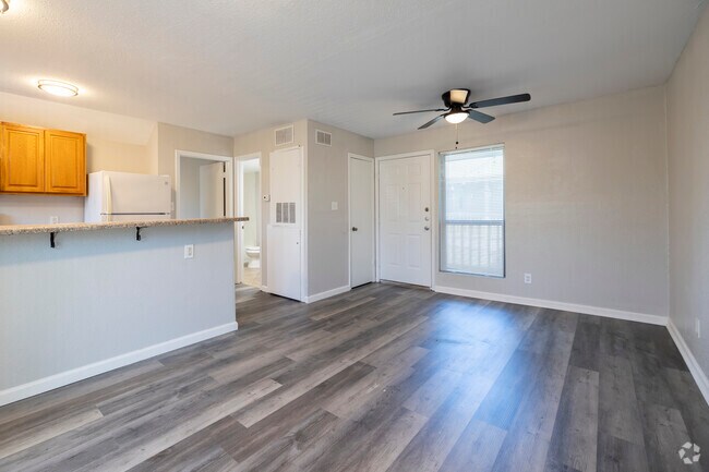 1BR, 1BA - 495 SF - Living Room - Willowbend Apartments