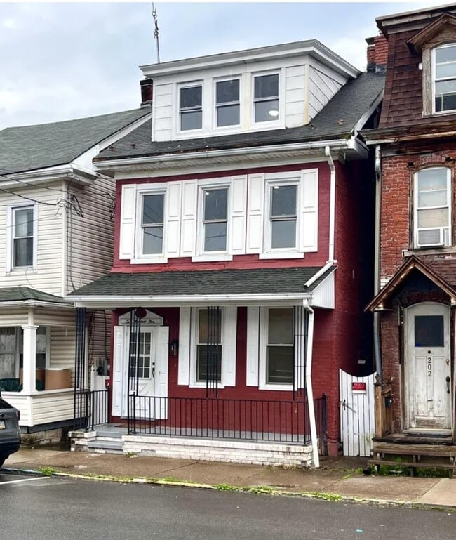 204 N 4th St