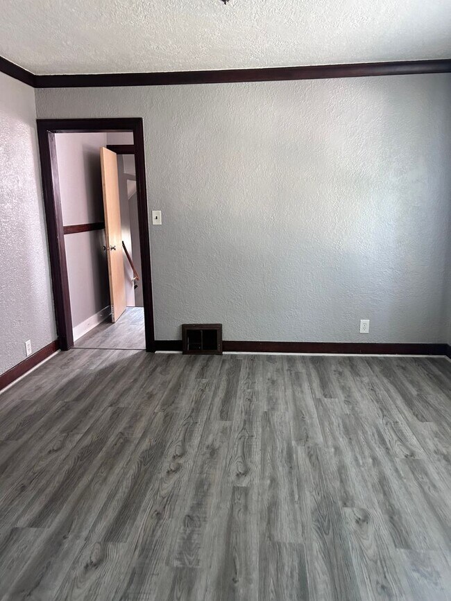 Photo - For Rent – 2 Bedroom | 1 Bathroom Aurora, IL 60505