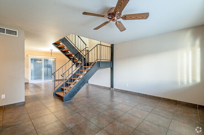 Building Photo - Charming 3 bedroom townhome near everything!