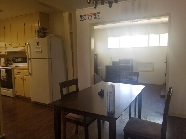 Photo - 840 W Knapp Ave