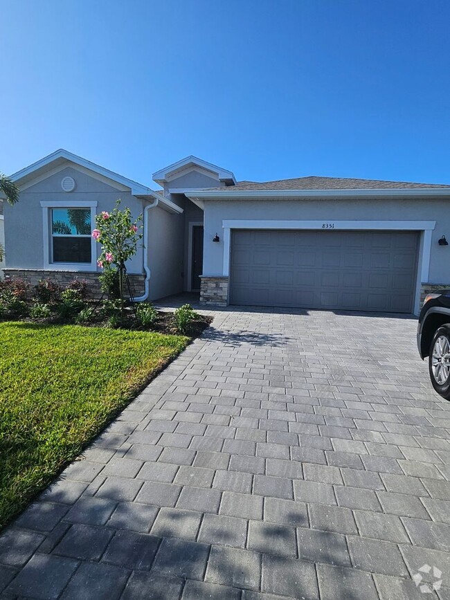 Building Photo - Coco Bay Englewood community Rental