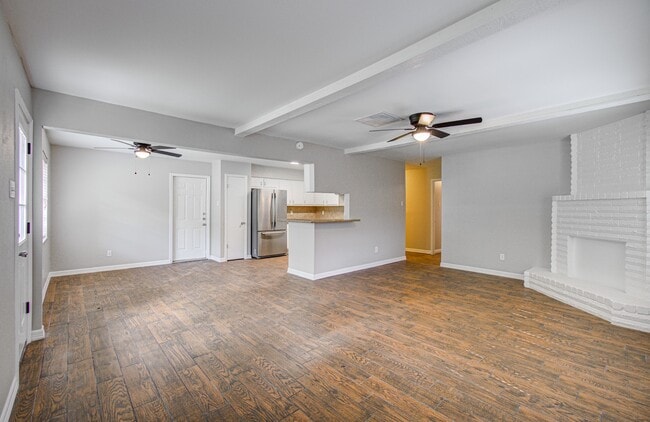Photo - 947 W Bertrand St