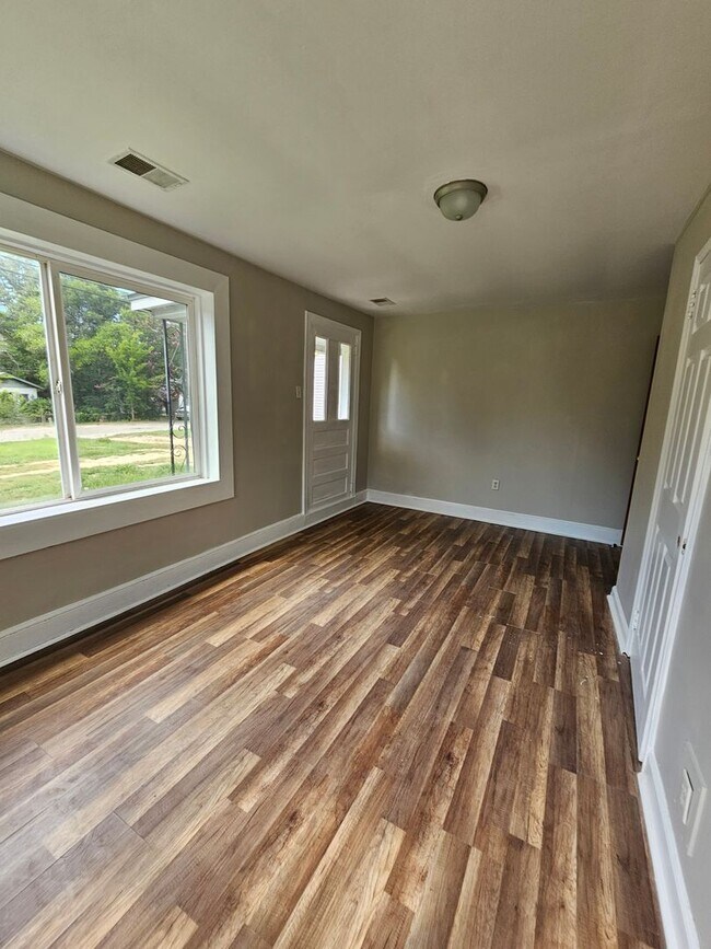 Photo - 202 Crawford Rd