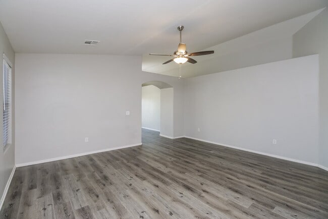 Photo - 5605 S 11th Pl