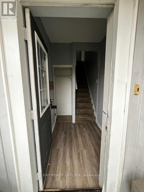 Photo - 207 Stewart St