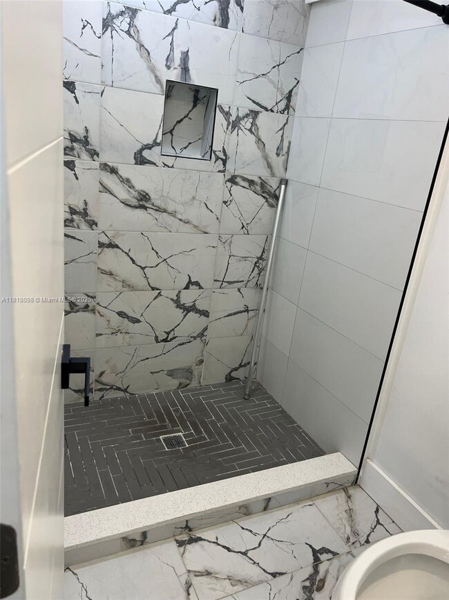 Photo - 453 NW 25th Ct Unit 5C