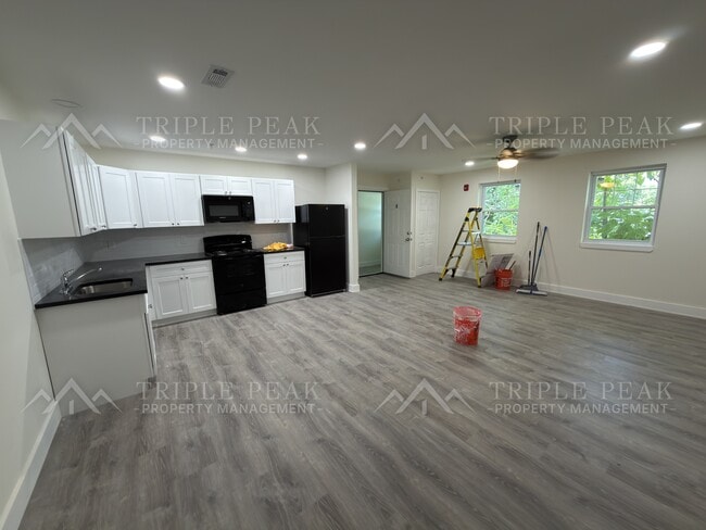Photo - 317 E Broad St Unit 3