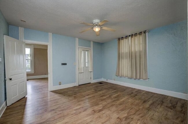 Photo - 330 W Withrow St
