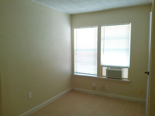 Photo - 749 Westchester Dr