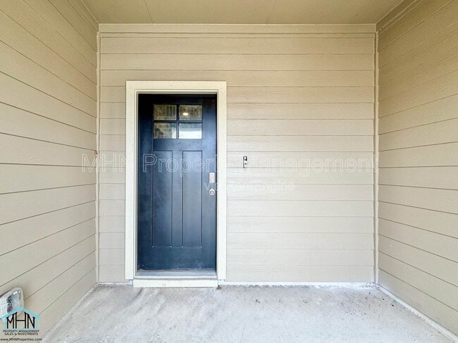 Photo - 1405 Redwood Crk