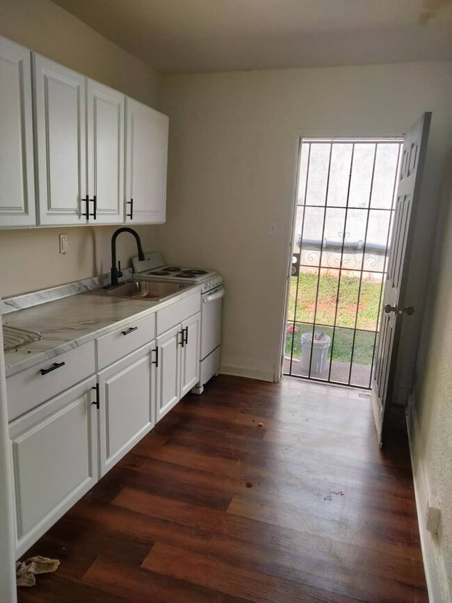 Photo - 614 1st St N