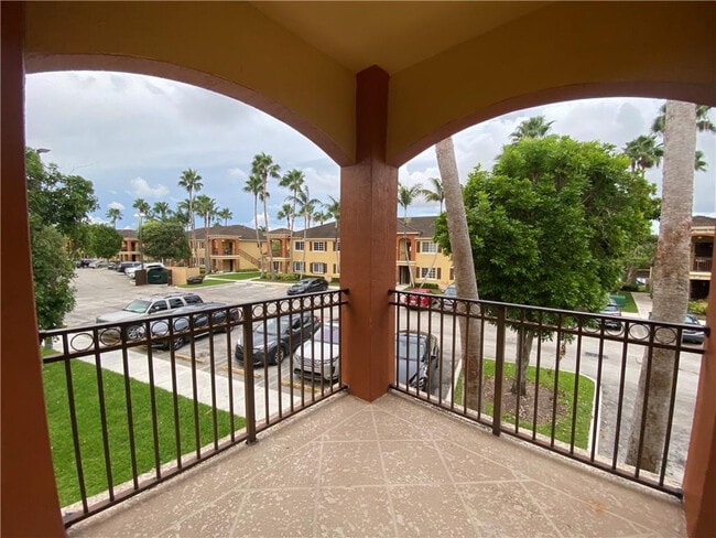 Photo - 970 NE 34th Ave Unidad 204