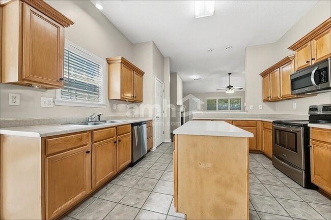9289 Oakengate Cv